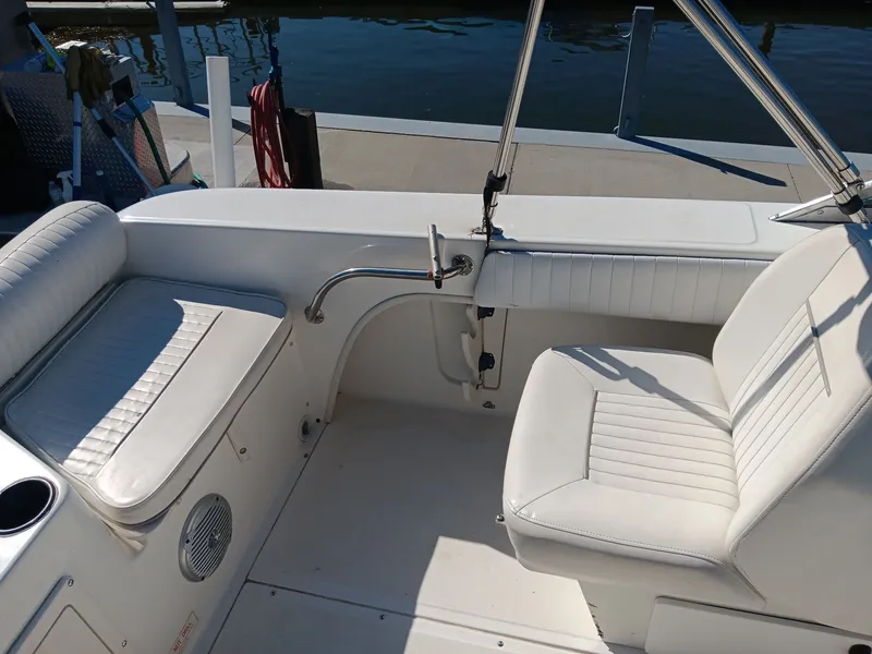 Slide: The Image of Boston Whaler 18 Ventura 2001 - 6