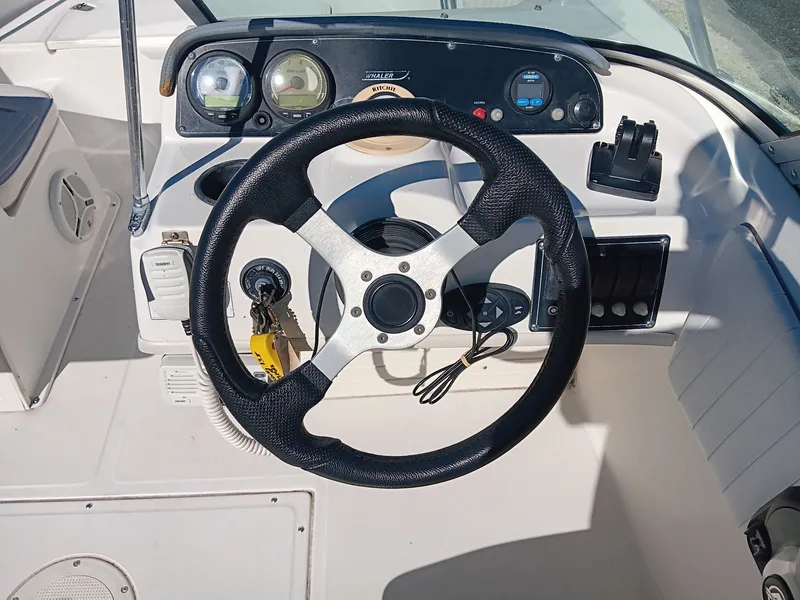 Slide: The Image of Boston Whaler 18 Ventura 2001 - 8