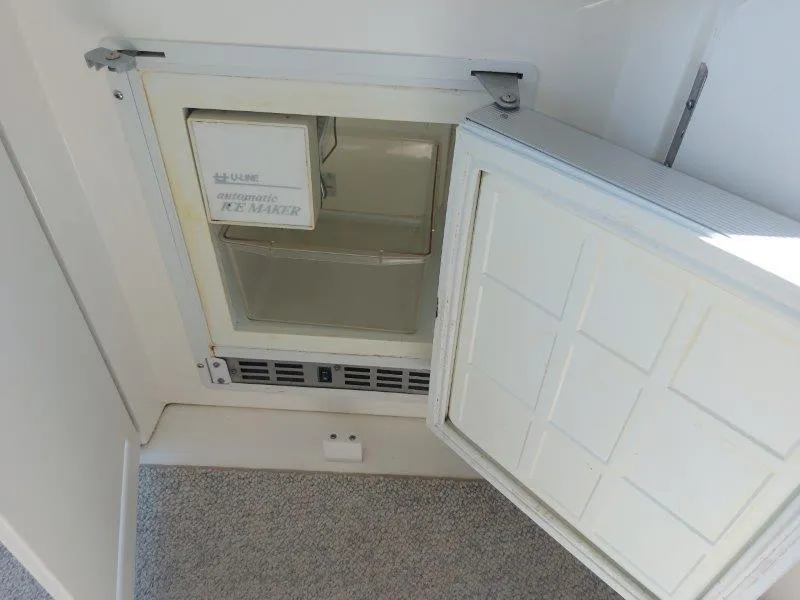 Slide: The Image of Sea Ray 340 Sundancer 1999 - 63