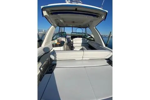 Slide: The Image of 2018 Formula 350 Crossover Bowrider, luxurious interior, spacious seating, open water view. - 6
