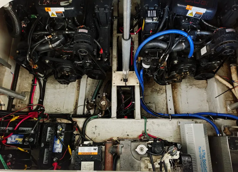 Slide: The Image of Chris-Craft 328 Express Cruiser 2000 - 11