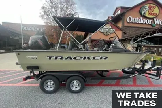 The Image of 2026 Tracker Targa V-19 Combo boat on trailer outside Bass Pro Shops, with trade-in offer. - 0
