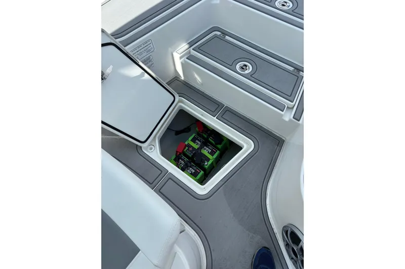 Slide: The Image of 2026 Mako 24 APEX boat interior with modern design and equipment. - 7