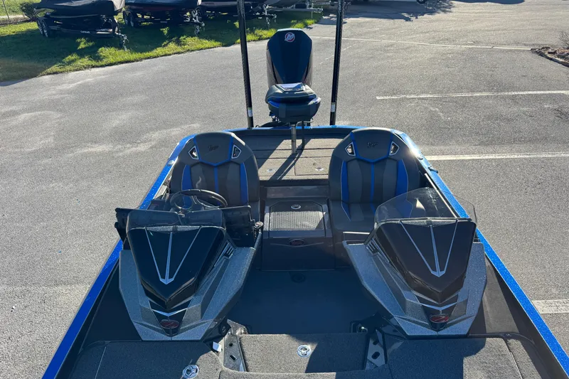 Slide: The Image of 2022 Ranger Z520R Cup-Equipped boat with dual seats and sleek design. - 14