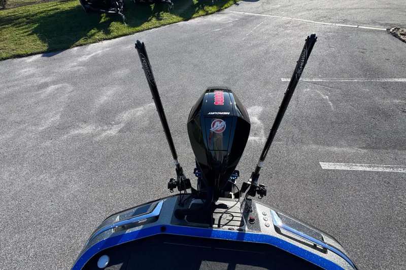 Slide: The Image of 2022 Ranger Z520R Cup-Equipped boat with Mercury engine on asphalt. - 16