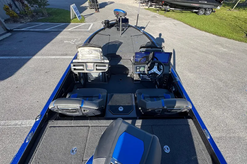 Slide: The Image of 2022 Ranger Z520R Cup-Equipped boat interior with dual seats and advanced controls. - 20
