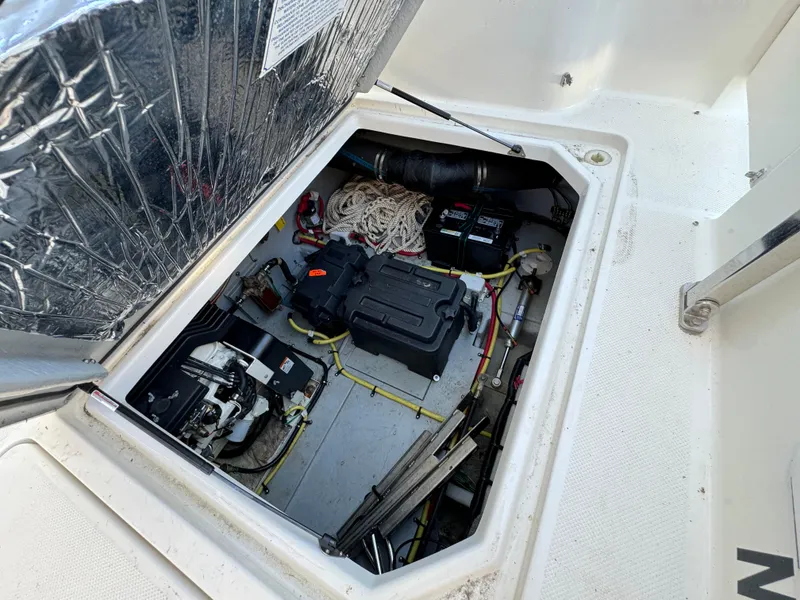 Slide: The Image of Meridian 381 Sedan 2004 - 56