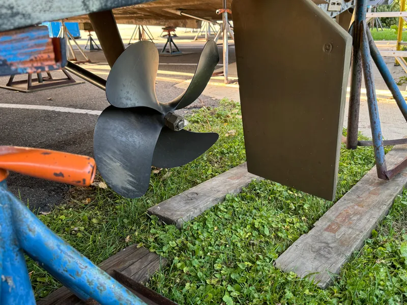 Slide: The Image of Meridian 381 Sedan 2004 - 66