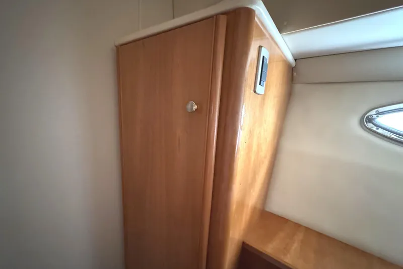 Slide: The Image of Meridian 381 Sedan 2004 - 35