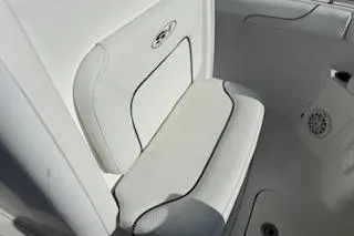 Slide: The Image of 2014 Sea Hunt Gamefish 25 boat seat with white upholstery and black trim. - 17