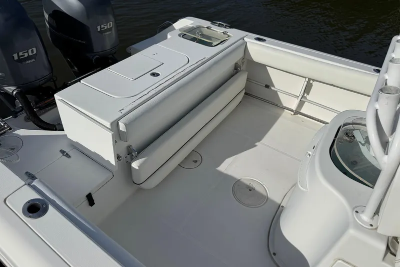 Slide: The Image of 2014 Sea Hunt Gamefish 25 boat interior with dual Yamaha 150 engines. - 4