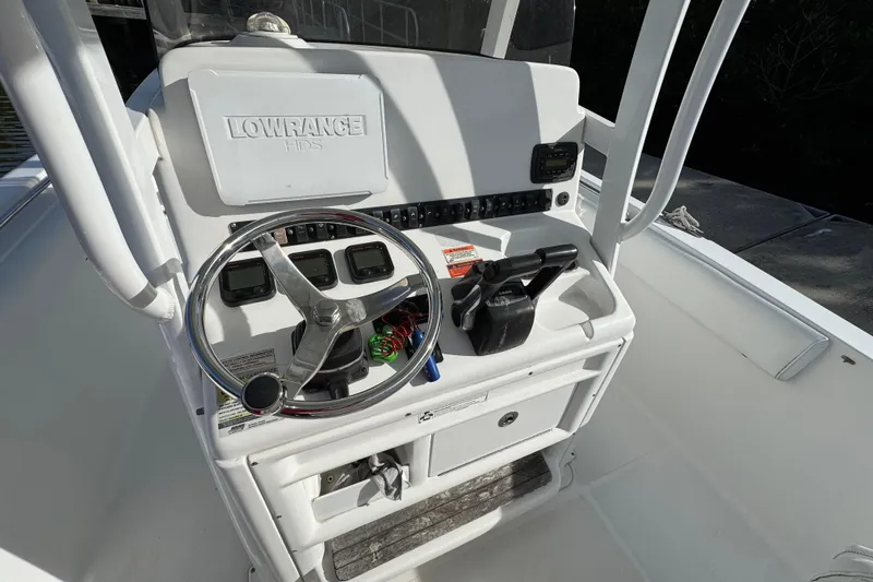 Slide: The Image of 2014 Sea Hunt Gamefish 25 boat console with steering wheel and Lowrance HDS system. - 9