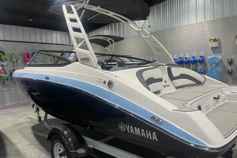 Slide: The Image of 2025 Yamaha Boats 195S in showroom, sleek design with blue and white accents. - 4