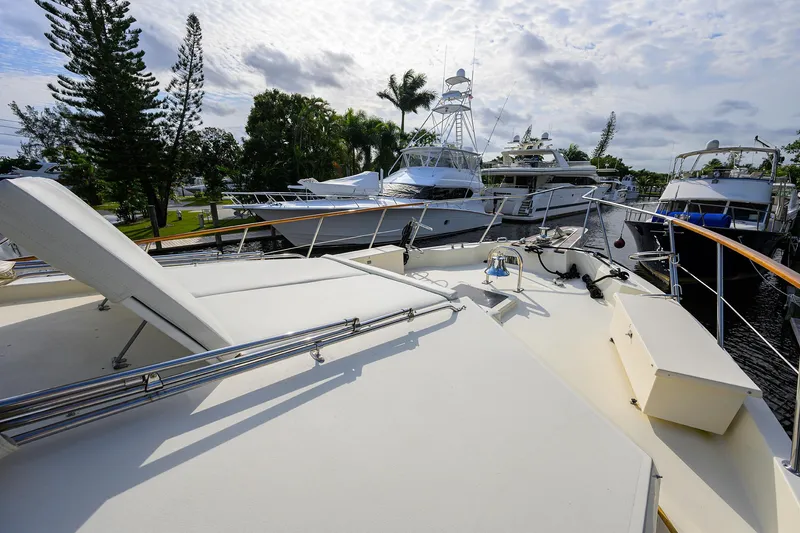 Slide: The Image of Hatteras 78 Cockpit Motor Yacht 1991 - 60