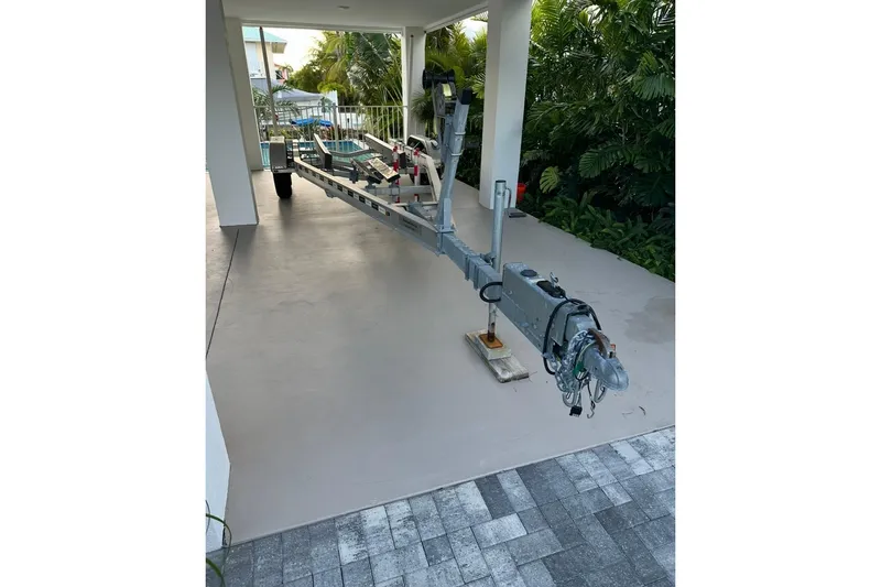 Slide: The Image of Trailer for 2007 Parker 2501 Center Console boat parked under a covered area. - 11