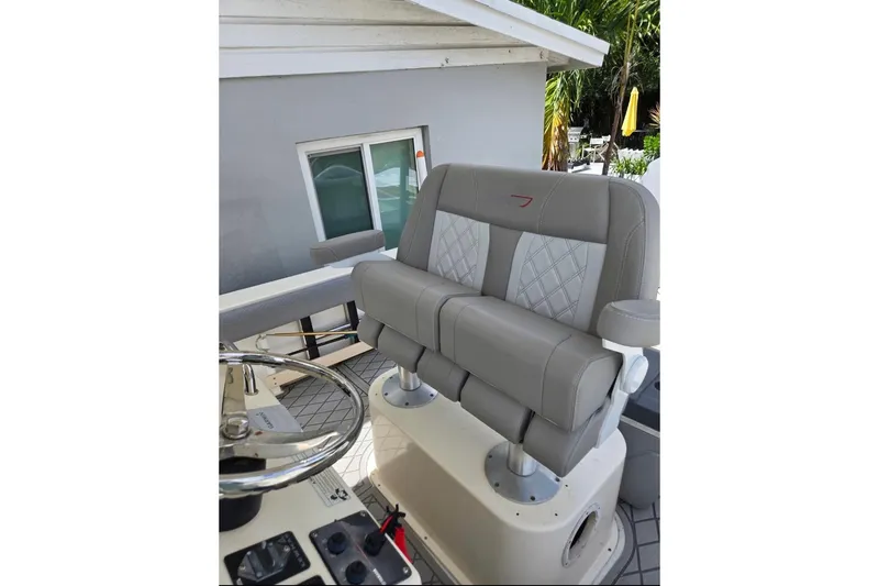 Slide: The Image of Gray seating on 2007 Parker 2501 Center Console boat, featuring diamond stitching and armrests. - 7