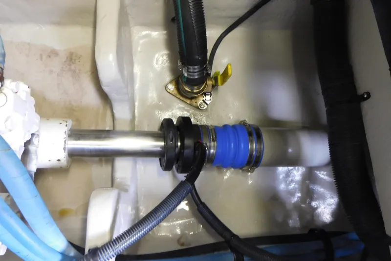 Slide: The Image of Sea Ray 480 Sedan Bridge 2003 - 87