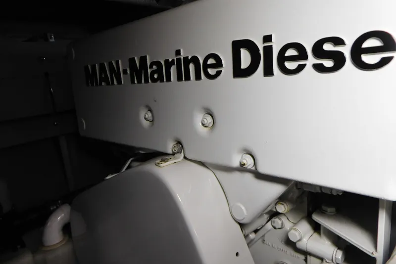 Slide: The Image of Sea Ray 480 Sedan Bridge 2003 - 89