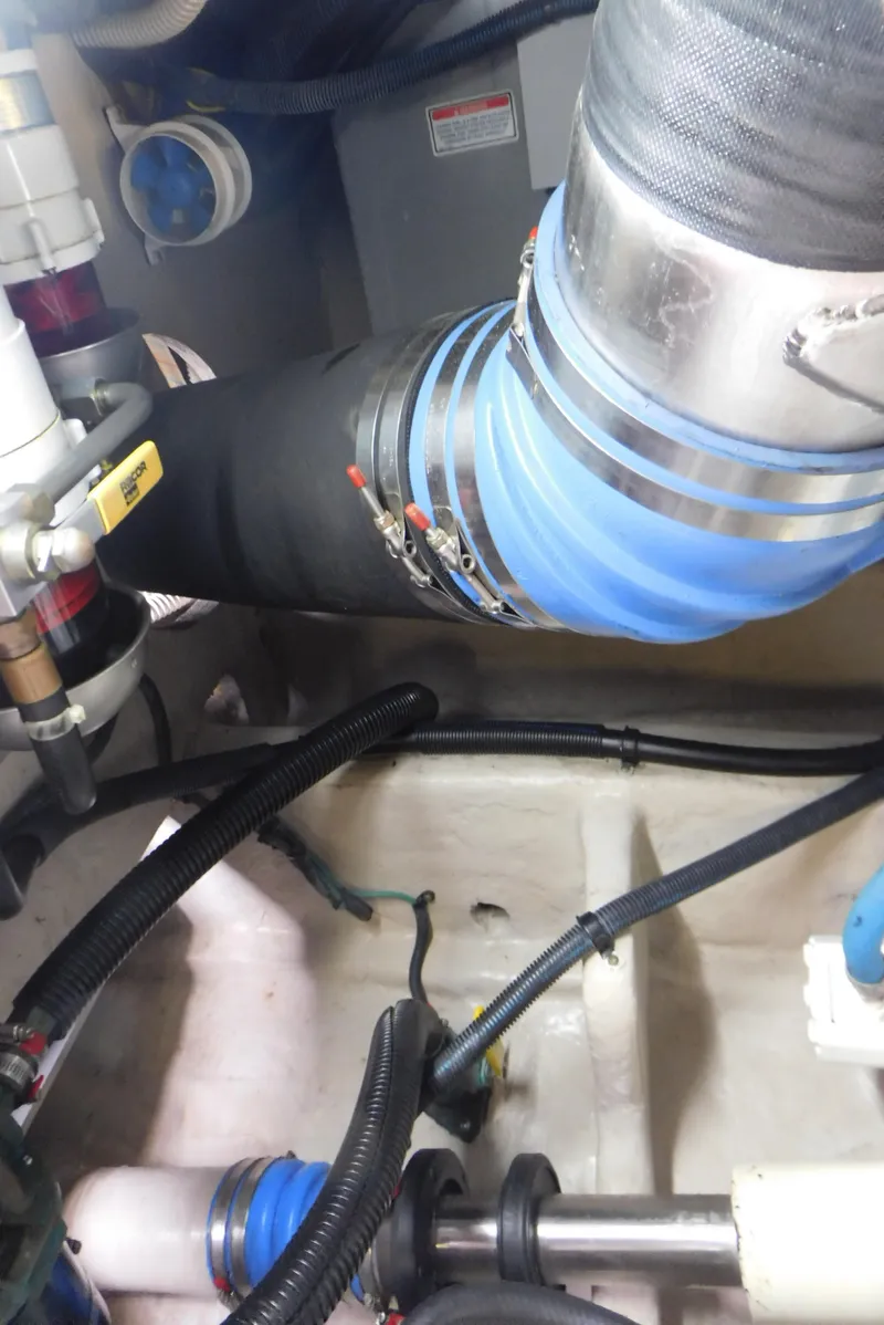 Slide: The Image of Sea Ray 480 Sedan Bridge 2003 - 94