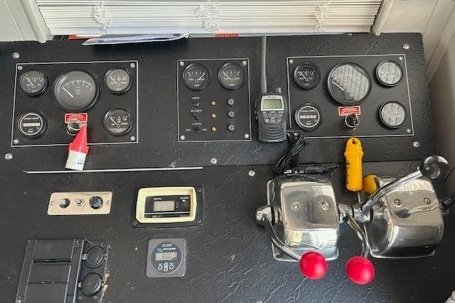 Slide: The Image of Battery setup on 1987 Somerset Houseboat with NOCO Genius charger and labeled house battery. - 29