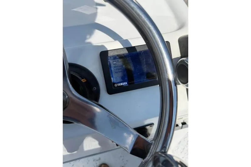 Slide: The Image of Steering wheel and Yamaha display on 2008 Shallow Sport 18SS boat. - 14