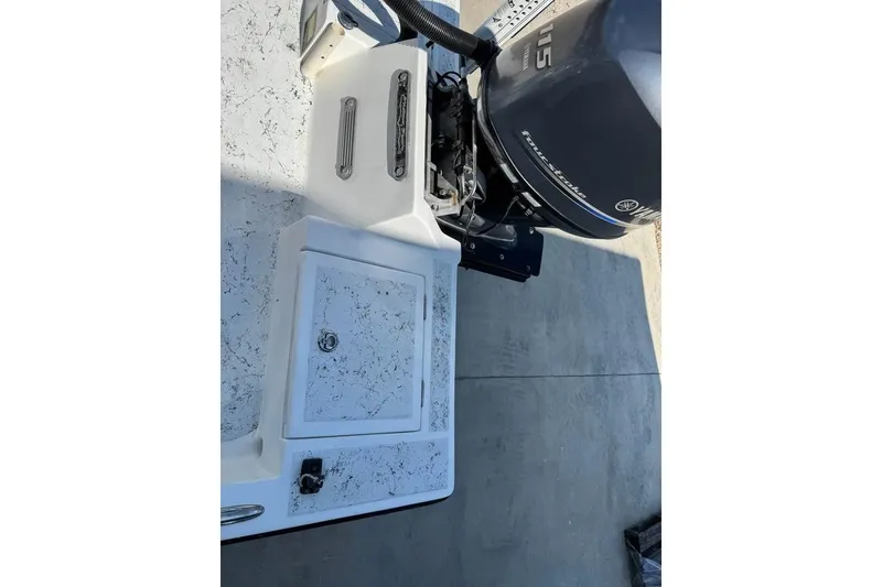 Slide: The Image of 2008 Shallow Sport 18SS boat with Yamaha 115 outboard motor, featuring a marbled deck design. - 16