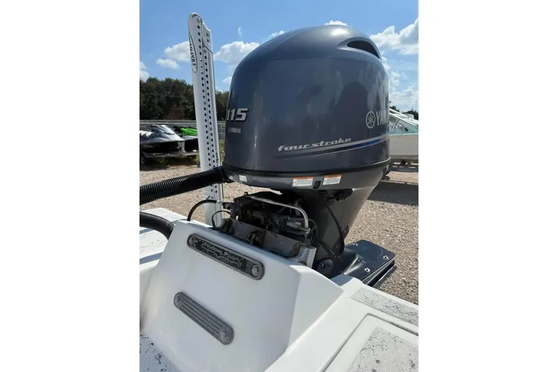 Slide: The Image of 2008 Shallow Sport 18SS boat with Yamaha 115 four-stroke outboard motor. - 20