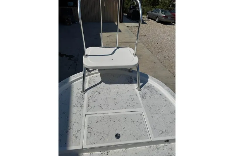 Slide: The Image of 2008 Shallow Sport 18SS boat deck with elevated seat and storage compartment. - 5