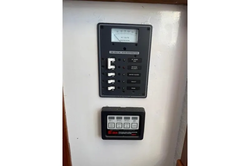 Slide: The Image of Electrical control panel on a 1975 Jarvis Newman 32 DEC boat. - 18