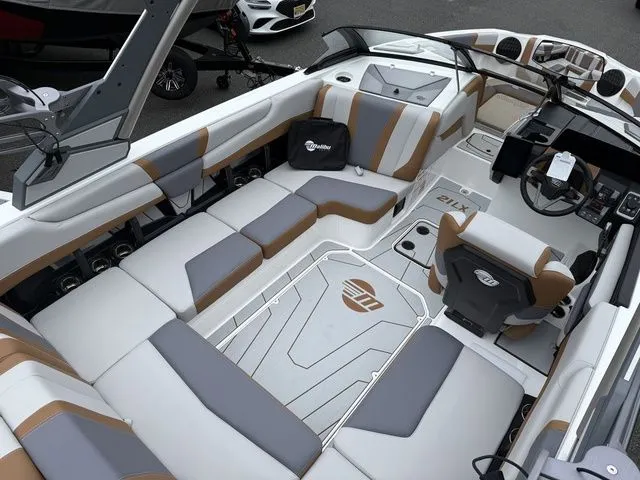 Slide: The Image of Malibu Wakesetter 21 LX 2026 - 3