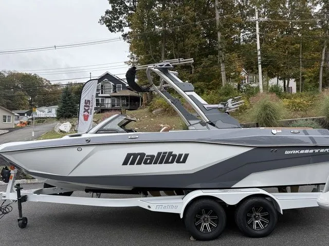 Slide: The Image of Malibu Wakesetter 21 LX 2026 - 8