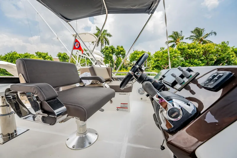 Slide: The Image of Galeon 510 Sky 2017 - 57