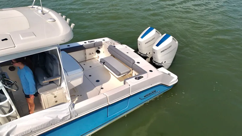 Slide: The Image of Boston Whaler 330 Outrage 2026 - 17