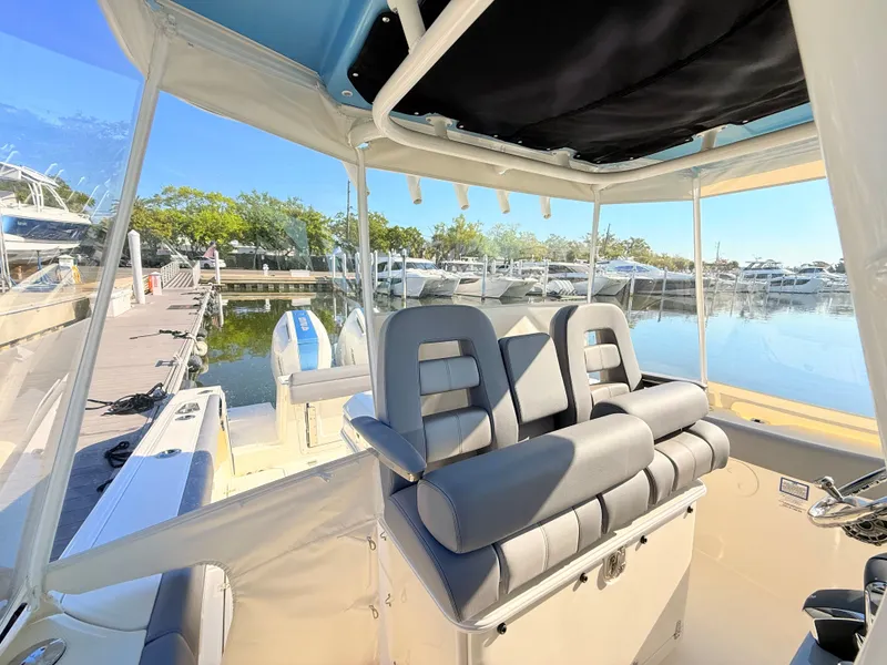 Slide: The Image of Boston Whaler 330 Outrage 2026 - 35