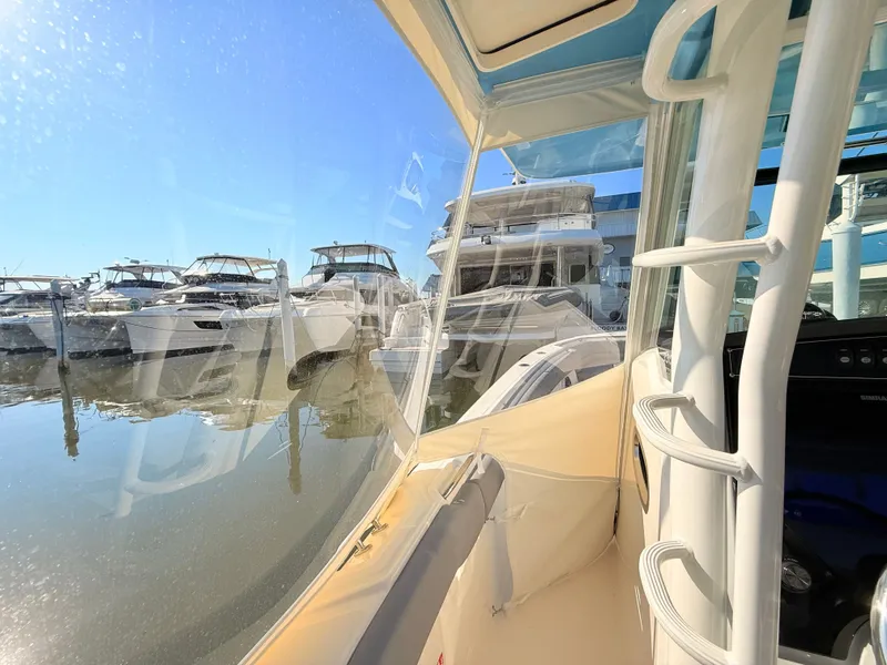 Slide: The Image of Boston Whaler 330 Outrage 2026 - 36