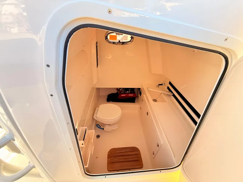 Slide: The Image of Boston Whaler 330 Outrage 2026 - 37