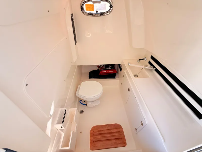 Slide: The Image of Boston Whaler 330 Outrage 2026 - 41