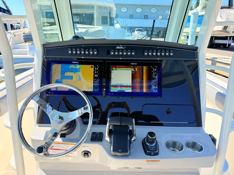 Slide: The Image of Boston Whaler 330 Outrage 2026 - 43