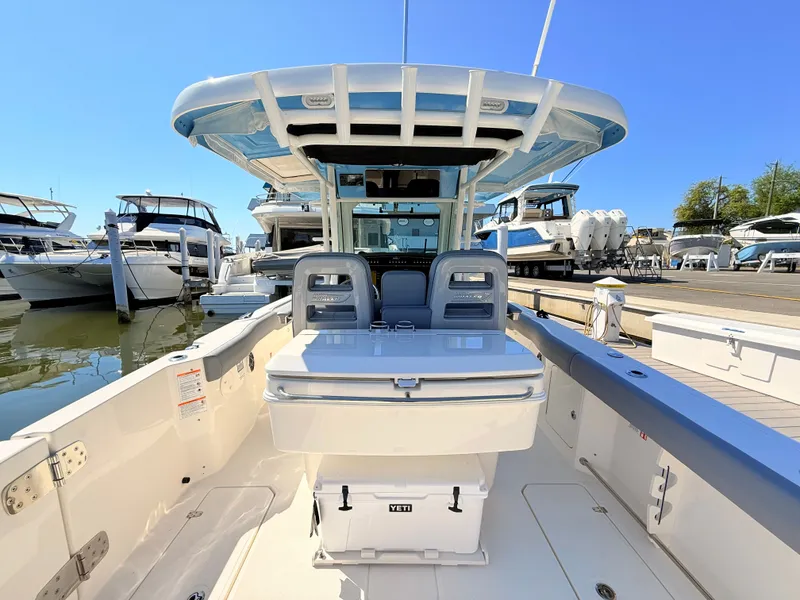 Slide: The Image of Boston Whaler 330 Outrage 2026 - 45