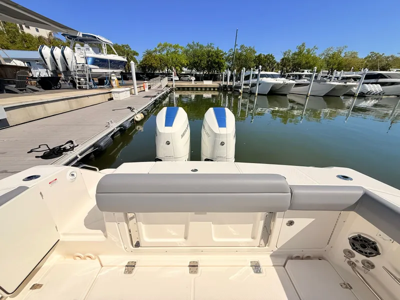 Slide: The Image of Boston Whaler 330 Outrage 2026 - 47