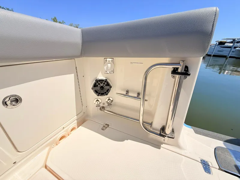 Slide: The Image of Boston Whaler 330 Outrage 2026 - 52