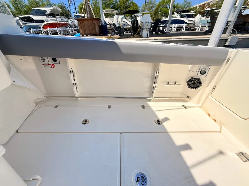 Slide: The Image of Boston Whaler 330 Outrage 2026 - 55