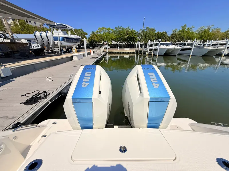 Slide: The Image of Boston Whaler 330 Outrage 2026 - 57