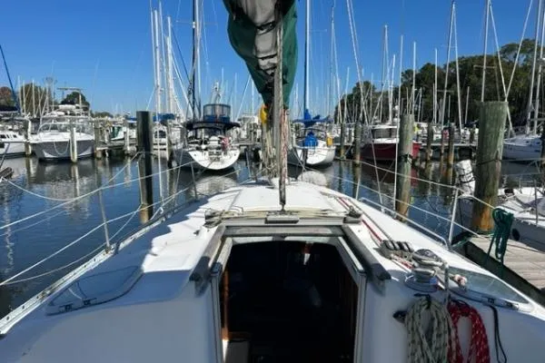 Slide: The Image of 2003 Beneteau 331 sailboat docked in a marina, surrounded by other boats. - 6
