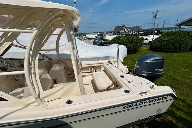 Slide: The Image of 2015 Grady-White Freedom 255 boat with Yamaha engine, docked outdoors on a sunny day. - 18