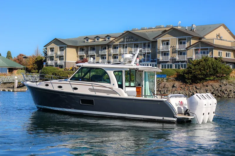 The Image of 2024 Back Cove 39O - 0