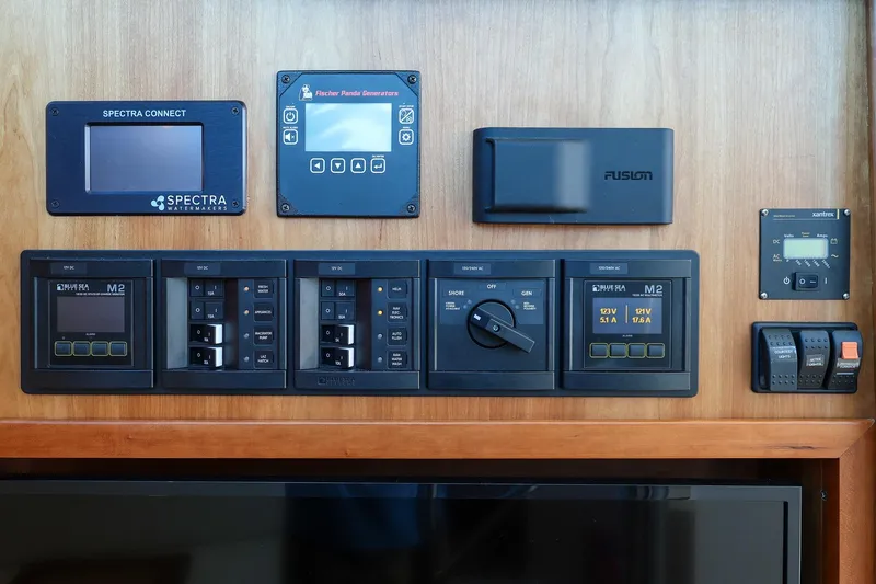 Slide: The Image of Control panel of 2024 Back Cove 39O - 18