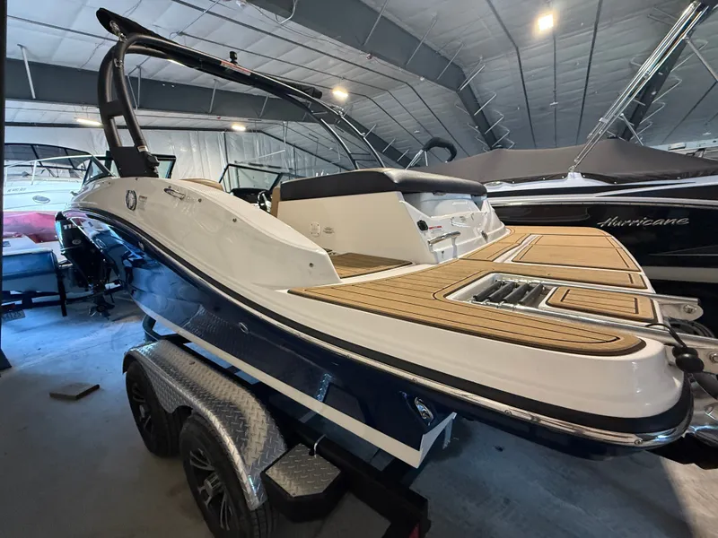 Slide: The Image of Sea Ray SPX 190 2023 - 1