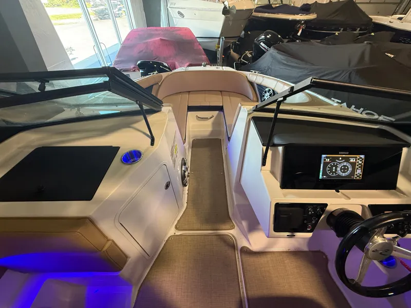 Slide: The Image of Sea Ray SPX 190 2023 - 10