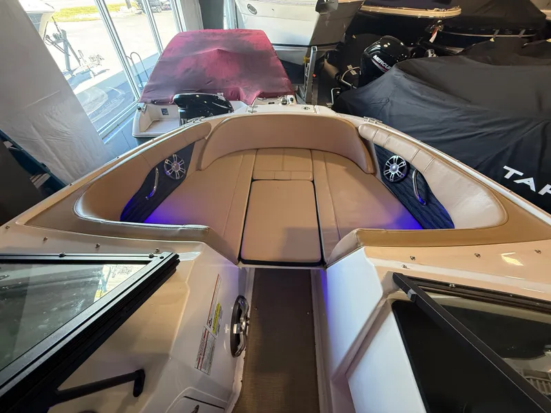 Slide: The Image of Sea Ray SPX 190 2023 - 13